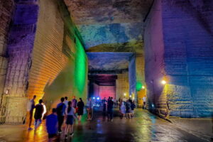 インスタ映え確定！ 大谷資料館の地下神殿が幻想的すぎる件ｗｗ