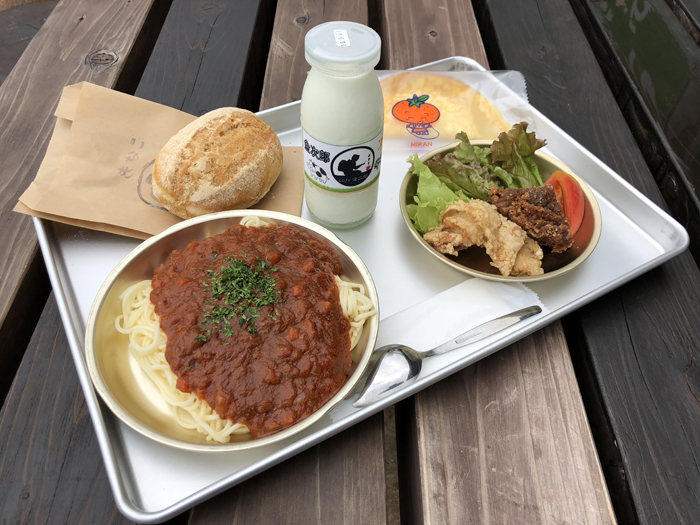 女子高生にも大人気? 区役所食堂で昭和の学校給食が復活ww