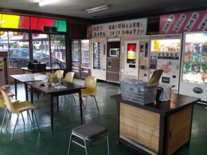 昭和レトロ自販機飯の魅力：懐かしの味を求めて