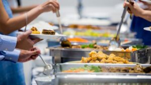 食べ過ぎ注意!東京のバイキング・ビュッフェ人気店ベスト10