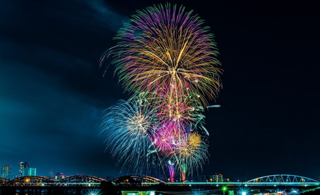 2025「足立の花火」「なにわ淀川花火」酷暑を避けた日程に注意!