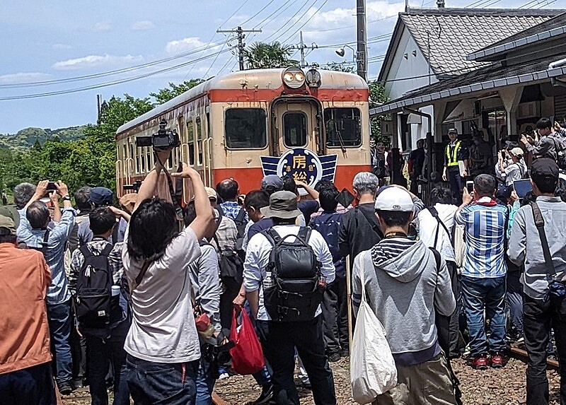 60年走り続けたレジェンド「キハ52」引退イベントに550人集結!
