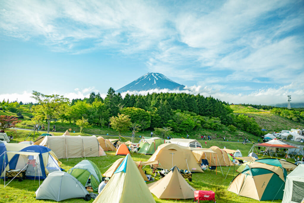 初夏の富士山麓で楽しむキャンプフェス「FUJI&SUN’25」とは?