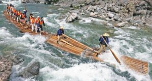和歌山・北山川「急流いかだ下り」スリル満点！びしょ濡必至ｗｗ