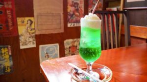 横浜のレトロ喫茶「昭和堂」でクリームソーダとタイムスリップ！