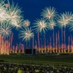 「東京競馬場花火 2025」J-POPに合わせて14,000発が咲く!