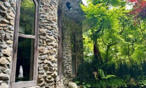 ジブリのような世界観！ あきる野市「深沢小さな美術館」