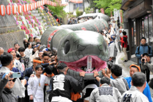 群馬は老神温泉の祭りに「大蛇みこし」が12年ぶりに帰ってきた！