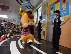 ぐんまちゃんが高崎駅を占拠ｗｗｗ今年の夏も盛り上がるぜ〜！