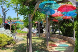 淡路島の梅雨を楽しむ！道の駅福良の「アンブレラスカイ」！