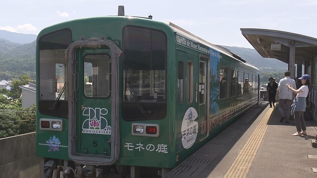 高知県「モネの庭マルモッタン25周年」ラッピング列車が登場!