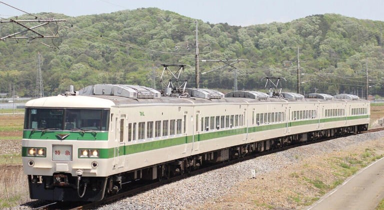 最後の「国鉄型特急電車」ついに引退! 185系が廃車への旅立ち
