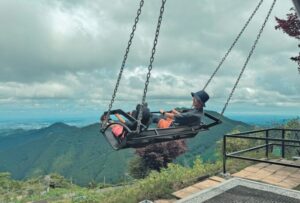 御岳山の「東京一高いブランコ」が祝1周年キャンペーン実施!
