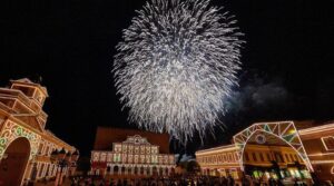 三重「志摩スペイン村サマーフィエスタ」花火とパレードが最高！