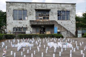 東京・東大和、無数の弾痕が残る「旧日立航空機立川工場変電所」