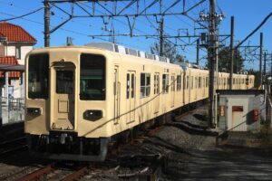 東武8000型、ボディカラーを100年前の「ぶどう色」へ変更？ｗｗｗ