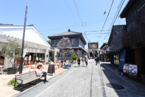 滋賀・長浜「黒壁スクエア」黒壁ガラス館とレトロな街並み探訪