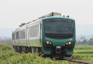 羽越本線100周年イベント「リゾートしらかみ橅（ブナ）編成」運行！