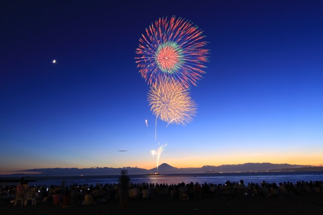 「葉山海岸 HANABI 2025」沖打上げ無し、2日に分散も開催決定!