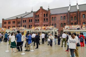 横浜赤レンガ倉庫で開催中!「グルメバーガー日本一決定戦」