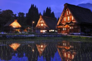 富山県「菅沼集落」のライトアップイベントが幻想的すぎた件！