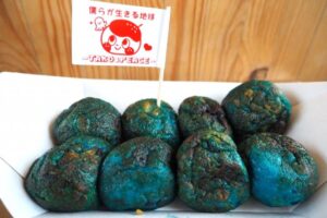 大阪万博で話題沸騰！「青すぎるたこ焼き」地球みたい？ｗｗｗ
