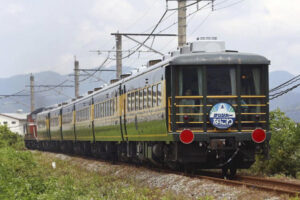 JR西「サロンカーなにわ」引退！ お召し列車でも活躍した40年