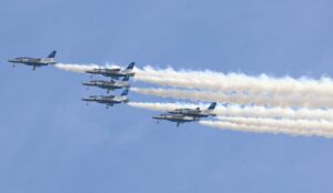 ブルーインパルス、万博でリベンジ飛行！関空も特別営業へ！