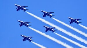 青森「東北町湖水まつり」でブルーインパルス展示飛行！7/26
