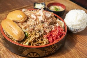 【朗報】村木屋横浜本店の激安ランチ!焼きそば5玉が1200円の衝撃!
