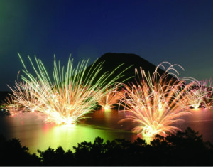 高崎「榛名湖花火大会」水中花火など1500発の迫力!8/1開催