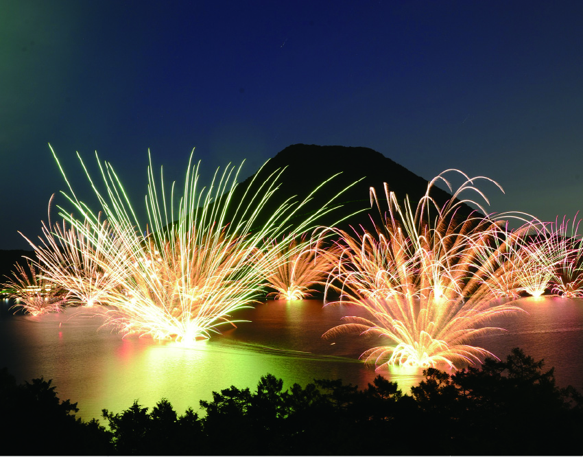 高崎「榛名湖花火大会」水中花火など1500発の迫力！8/1開催