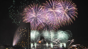 横浜「みなとみらいスマートフェスティバル」夜空を彩る2万発！