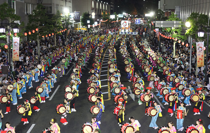 夏の風物詩「盛岡さんさ踊り」世界一の太鼓パレードがやって来る!