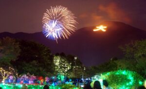 箱根、夏の風物詩「箱根強羅温泉 大文字焼」8/16 開催！