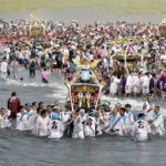 神奈川・茅ケ崎「浜降祭」神輿39基が海に入る迫力の伝統儀式！