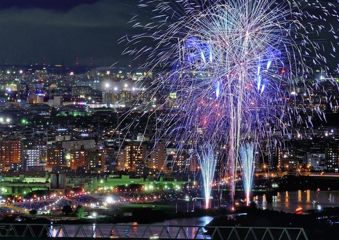 東京「葛飾 納涼花火大会」7/22 開催!圧巻の1万5,000発が咲く!