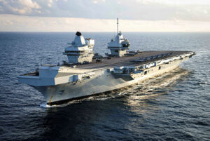 浦賀水道へイギリス空母が入航、横須賀基地へ寄港！8/12