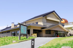 島根県「右半分オス、左半分メス」の生きたクワガタ展示中！