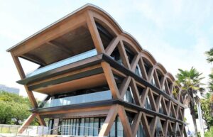 横浜・臨港パークに新複合施設 10/17オープン！ 野外映画も上映