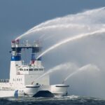 横浜の花火火災、海上保安庁最強の消防船「ひりゆう」出動！