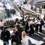 群馬「草津温泉」が古い常識を刷新！若者層を惹きつけた魅力とは？