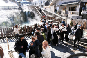 群馬「草津温泉」が古い常識を刷新！若者層を惹きつけた魅力とは？