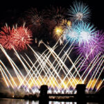 東京「調布花火2025」1万発の花火が多摩川の夜空を彩る！9/20