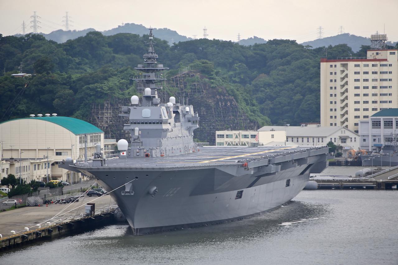 【朗報】海上自衛隊の巨大護衛艦「かが」横須賀に接岸!8/21