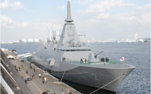 護衛艦「やはぎ」長崎港に「お帰りなさい！」一般公開は30日！