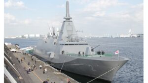 護衛艦「やはぎ」一般公開、長崎水辺の森公園にて！8/30