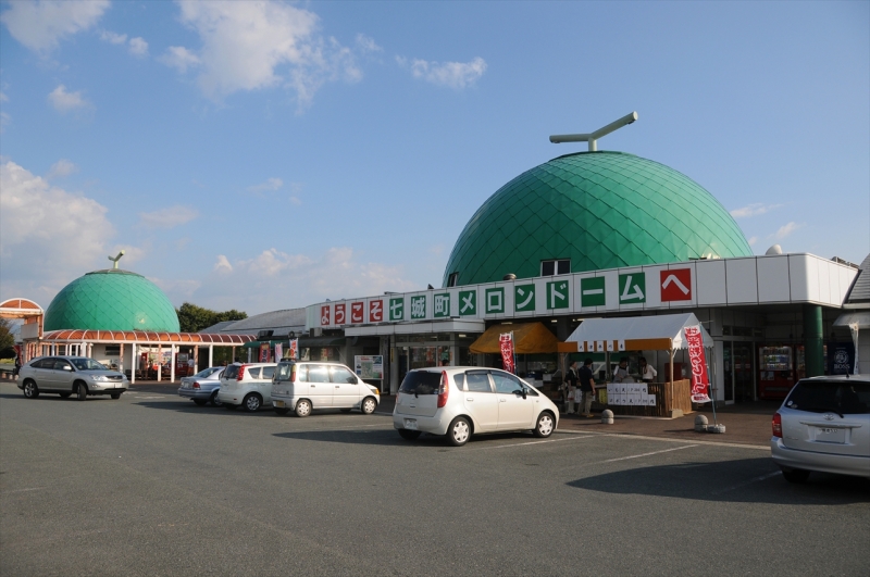 熊本県、人気のスポット「道の駅 七城メロンドーム」の魅力!