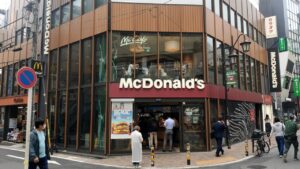 「マクドナルド恵比寿駅前店」ビル解体に伴い、12年の歴史に幕
