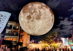 東京「ムーンアートナイト下北沢2025」幻想的な夜を体験しよう